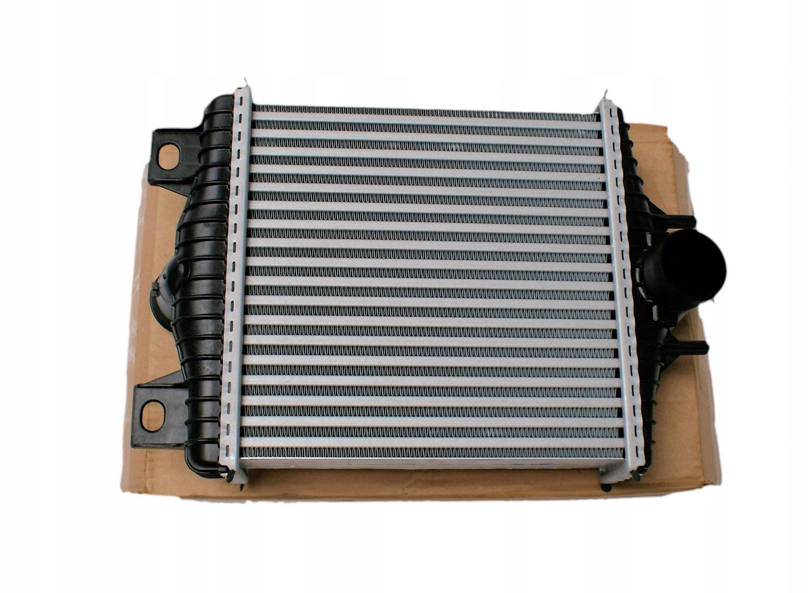 Радиатор интеркуллера 4,4D (LR036432||NISSENS)